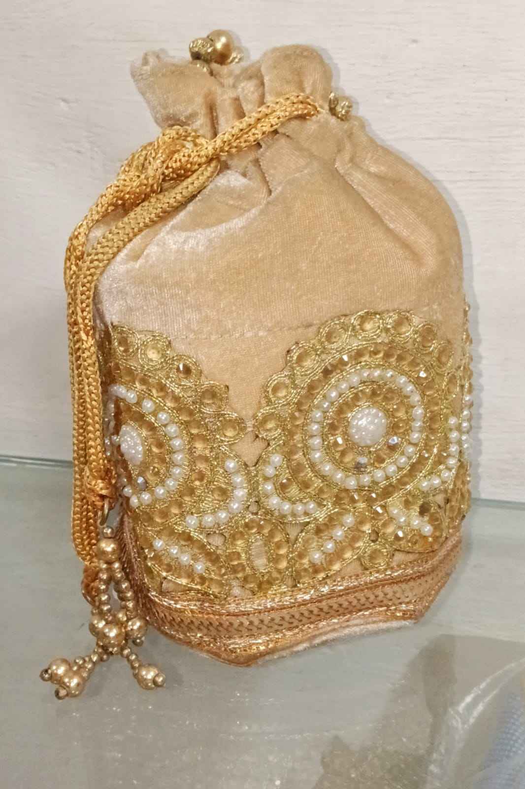 f79f8e5b-5d37-455e-bc8e-67f24831ae4f_11zon Hand Potlis - Image 1